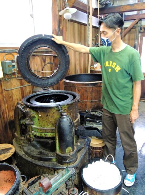 漆の不純物を取り除く遠心分離機